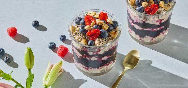 Kjøleskapsgrøt med blåbærsyltetøy