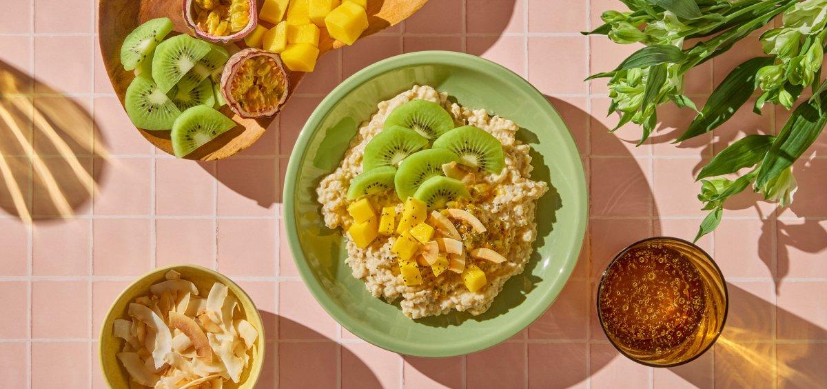 Grøtbowl med mango og kiwi