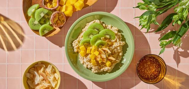 Grøtbowl med mango og kiwi