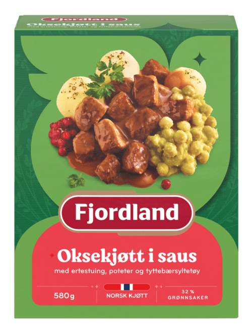 Oksekjøtt i saus med ertestuing, poteter og tyttebærsyltetøy