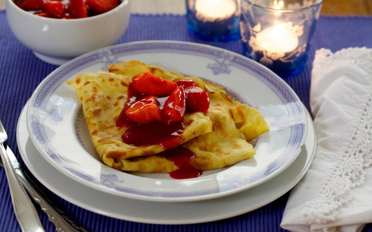 Pannekaker med KOS jordbærsaus